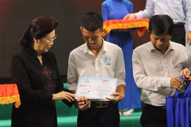 Scholarships given to 150 poor university students in southeastern region