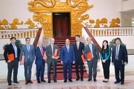 Vietnam creates optimal conditions for foreign investors: PM Phuc 