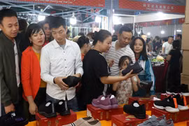 19th Vietnam-China border trade fair opens in Lao Cai