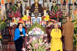 Top legislator visits 103-year-old Buddhist patriarch