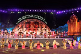 Deputy PM bestows Cham tower national special relic title