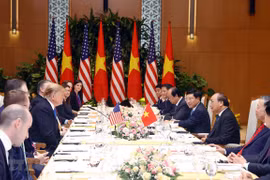 PM Phuc meets US President Trump in Hanoi 