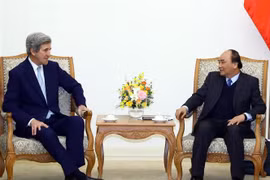 PM receives former US Secretary of State John Kerry 