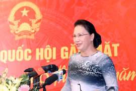 Top legislator meets with female deputies in Vinh Phuc