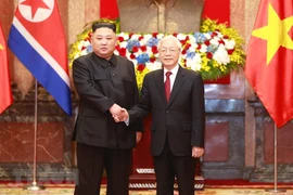 Top leader welcomes, holds talks with DPRK Chairman