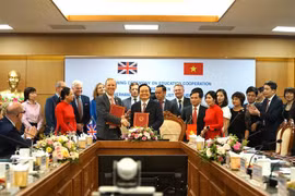 Vietnam, UK sign MoU on educational cooperation 