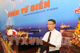Photo exhibition on Vietnam’s seas, islands held in HCM City 