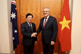 Deputy PM Trinh Dinh Dung pays working trip to Australia