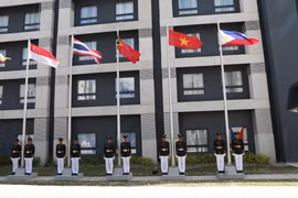 Vietnam takes part in flag raising ceremony at SEA Games 30