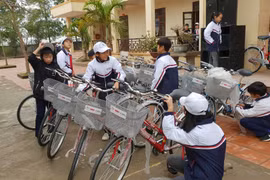 330 bicycles presented to poor students in northern region