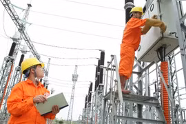 Power price hike necessary to balance economy: experts