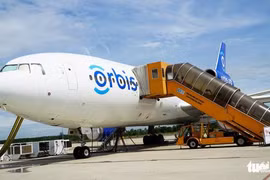 Orbis Flying Eye Hospital provides free eye care in Thua Thien-Hue