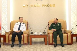 Chinese immigration officials welcomed in Hanoi 