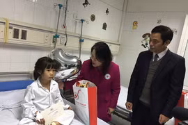 Tet gifts offered to impoverished child patients