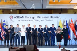 ASEAN foreign ministers discuss intra-bloc cooperation issues 
