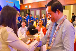 HCM City authorities meet Lao, Cambodian students on New Year festival