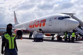 Families of Lion Air crash victims meet Indonesian safety agency 