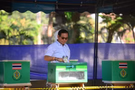 PM congratulates Thai counterpart on successful general election