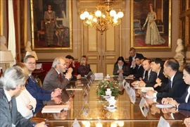 At the meeting between Chairman of the NA Committee for Culture and Education Nguyen Dac Vinh and President of the Belgian House of Representatives Peter De Roover. (Photo: VNA)