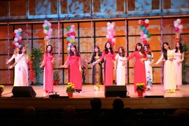 Vietnamese expats in Canada gather for Tet celebration