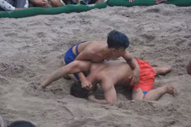 Thua Thien-Hue holds wrestling bout to warm up new year
