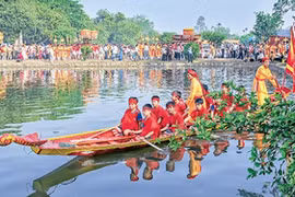 Buddhist followers, visitors flock to Keo Pagoda festival 