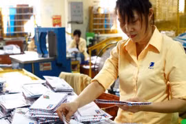Tet keeps post office, delivery firms busy