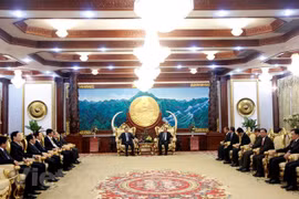 Lao leader hosts Vietnamese Minister of Public Security 