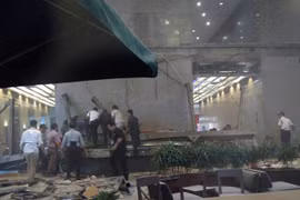 Indonesia: Stock Exchange floor collapses, dozens wounded