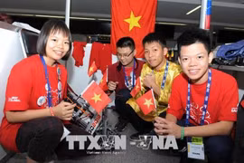Vietnamese students shine at int’l robotics competition