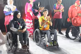 VN’s swimmer honoured at Asian Para Games closing ceremony