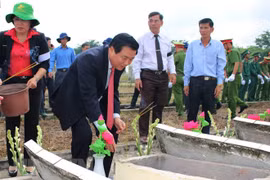Long An holds memorial service for martyrs