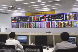 Vietnamese shares rise slightly on both bourses
