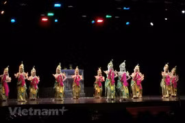 Indonesia works to preserve traditional dance