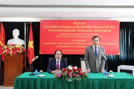 Laos provides financial relief for typhoon-hit people in Vietnam