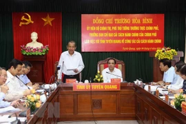 Tuyen Quang asked to speed up admin reform to lure investors