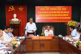 Tuyen Quang asked to speed up admin reform to lure investors