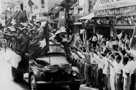 Photo exhibition reflects on Hanoi’s Liberation Day 