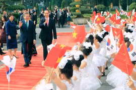 President Tran Dai Quang welcomes RoK counterpart in Hanoi