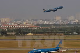 Vietnamese carriers run over 150,000 flights in first half 