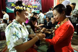 Lao students in Dien Bien celebrate traditional festival
