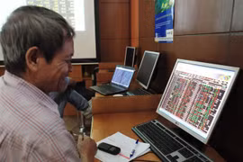 Brokerage stocks push VN-Index up