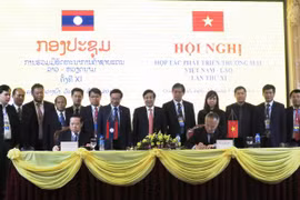 Vietnam, Laos cooperate to develop border trade
