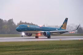 CMSC buys 165 million shares of Vietnam Airlines