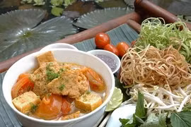 "Traveller" names three Vietnamese treats among top dishes 