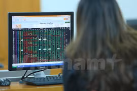 VN Index expected to surpass 1,300 points in 2018