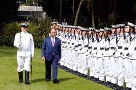 Welcome ceremony, cannon salute for PM Nguyen Xuan Phuc in New Zealand