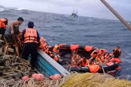 Thailand: 13 bodies found in Phuket boat accident