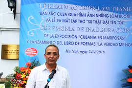 Cuban hero’s paintings, poems introduced in Hanoi