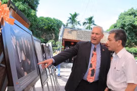 US professors visit Vietnam
